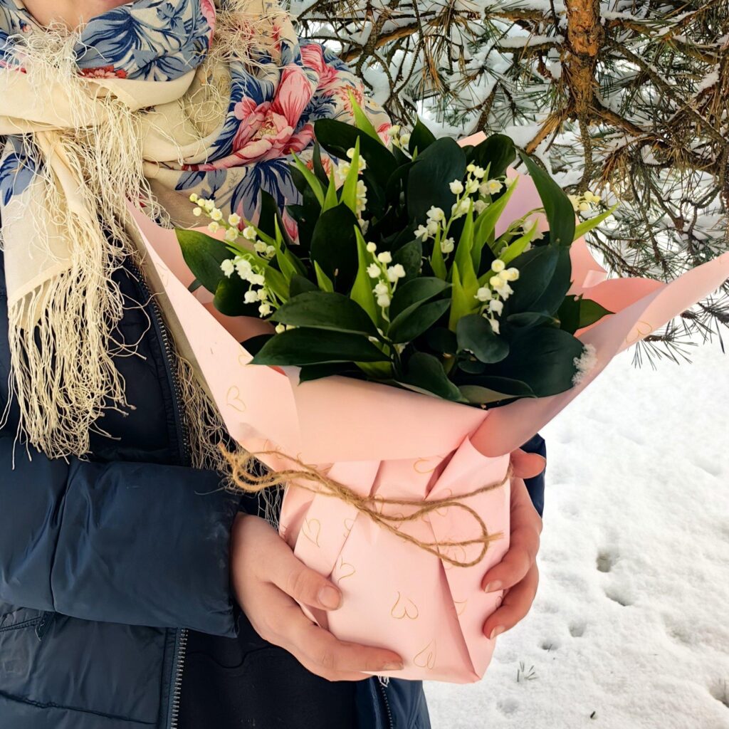 11 ландышей с корешками в аквабоксе