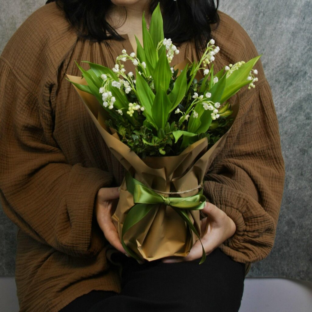 9 ландышей с корешками в аквабоксе