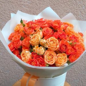 15 кустовых оранжевых роз