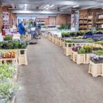 Букет из дельфиниума, эустомы и роз