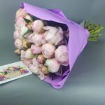 25 розовых пионов