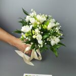 Душистый сюрприз — букет из 9 ландышей и 10 фрезий