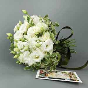 Нежный букет-комплимент из белой эустомы