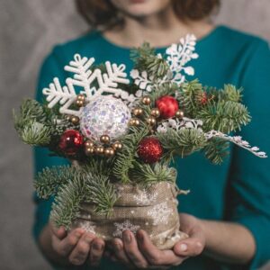 Миниатюра из лапника в мешочке
