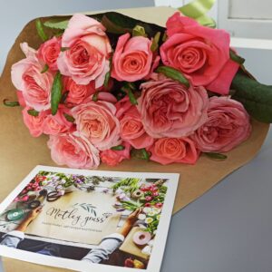 Микс из 15 розовых роз