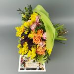 Микс мимозы и оранжевых роз