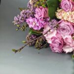 Сказочный букет из роз и сирени