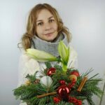 Новогодняя композиция с белым амариллисом