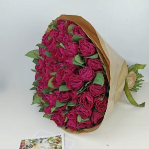 Классическая охапка из 81 розы Дарси