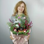 Рождественская композиция с медом в розовом бархатном мешке