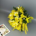 Одноголовые нарциссы и мимоза