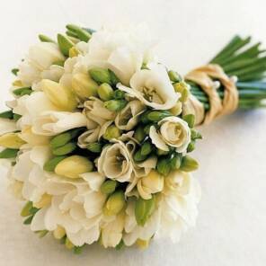 Букет свадебный из фрезий ivory
